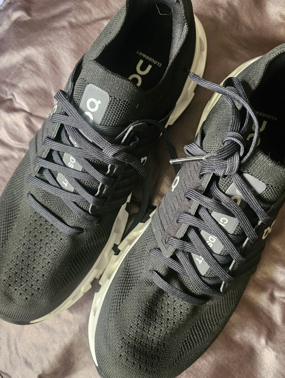 ON CLOUD CLOUDRUNNER 2 - VGUC - SIZE WOMENS 11